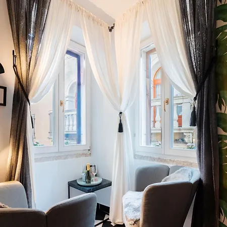 Little Flora-lane, Old Town Apartman *