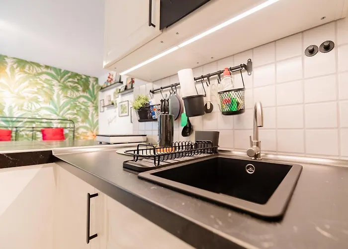 Little Flora-lane In Rovinjs Old Town Appartamento Rovigno