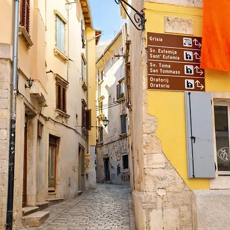 Little Flora-lane, Old Town Appartamento