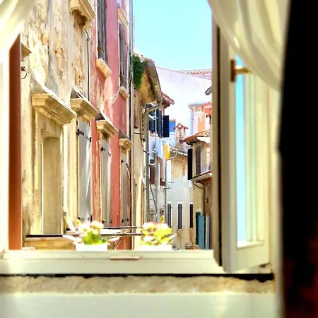 Little Flora-lane, Old Town *